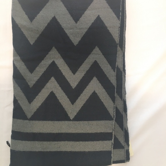 Gray and Navy Blue Shawl - Picture 3 of 3